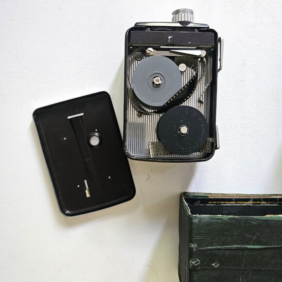 Regular 8mm Movie Camera - Kodak Brownie Camera - Picture 4 of 4